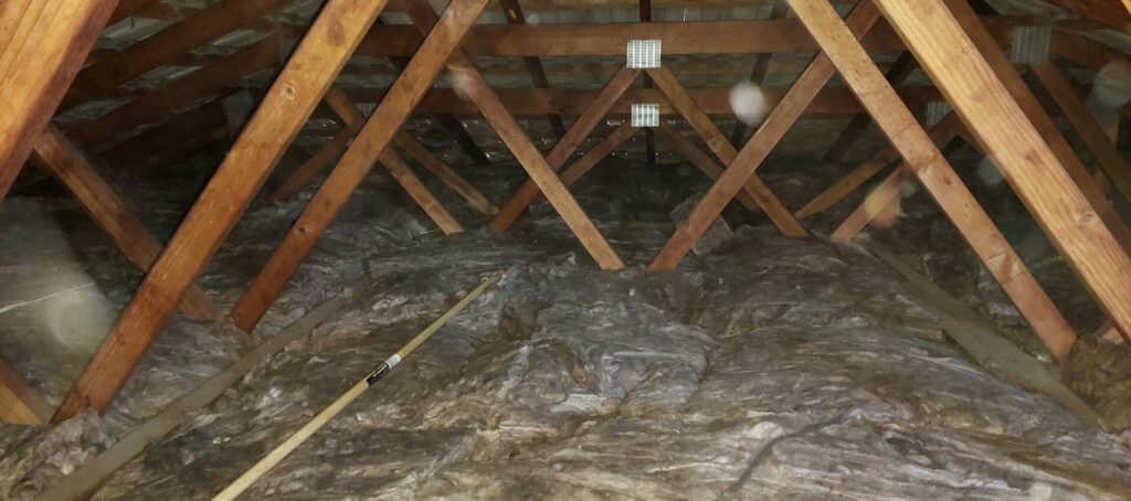 Ceiling insulation - how does insulation reduce heat transfer?
